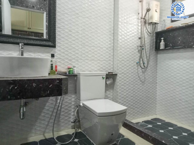 *****บ้านเดี่ยวมือสองย่านกรุงเทพฯ ม.ปัญฐิญา สุวินทวงศ์ เนื้อที่กว้างกว่า 90 ตร.ว. ฟังก์ชัน 3 ห้องนอน 3 ห้องน้ำ ที่จอดรถ 4 คัน บ้านสภาพสวย ต่อเติมครบพร้อมเข้าอยู่ได้ทันที! บนทำเลแห่งการเดินทาง ใกล้รถไฟฟ้าสายสีชมพู "สถานีมีนบุรี" และทางด่วน "ศรีรัช-วงแหวนรอบนอก" จองเลย!